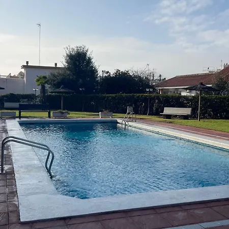 Elegante With Pool Near The Sea Apartment